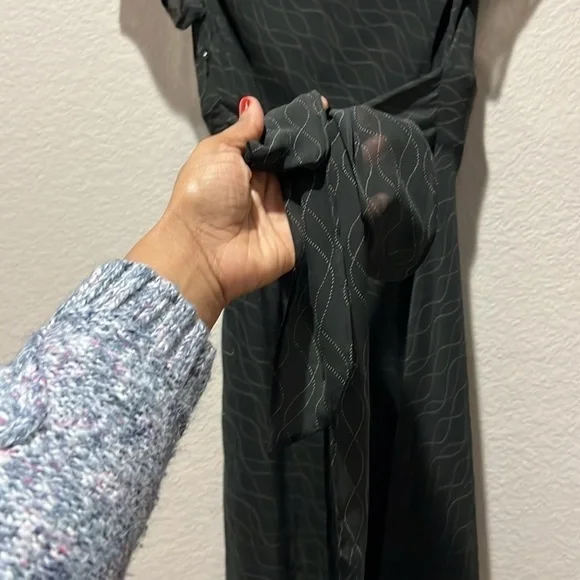 Ann Taylor LOFT Black Dress Midi Geometric Print Flowy with Belt Size 4 - Picture 9 of 14